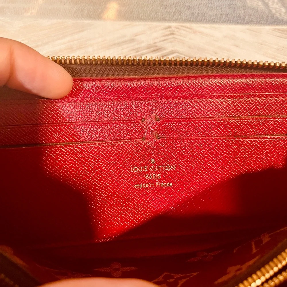 Louis Vuitton Monogram long zippy Wallet - Picture 9 of 15